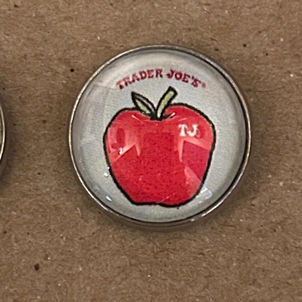 Trader Joe’s Button 18mm Red Apple